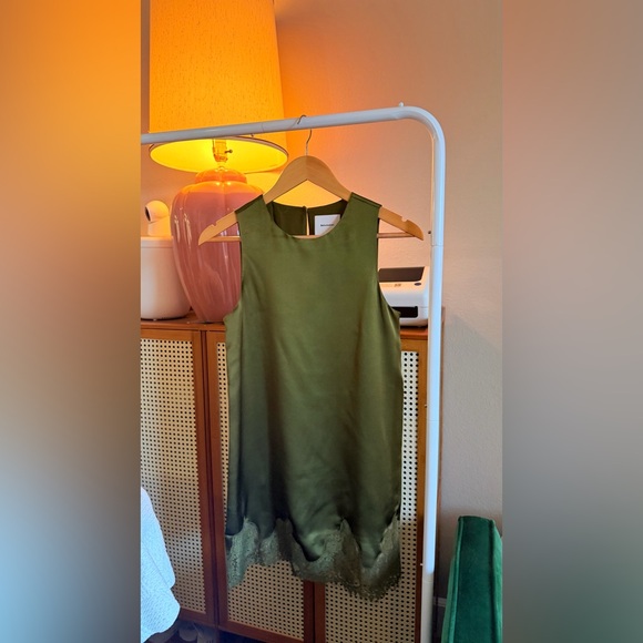 Reformation Jessalyn Silk Dress In Moss Garden, NWOT, NEVER WORN, NO FLAWS. - Picture 12 of 14